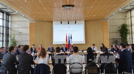 В Париже прошло 4-е заседание экономического диалога на высоком уровне между СРВ и Францией - ảnh 1